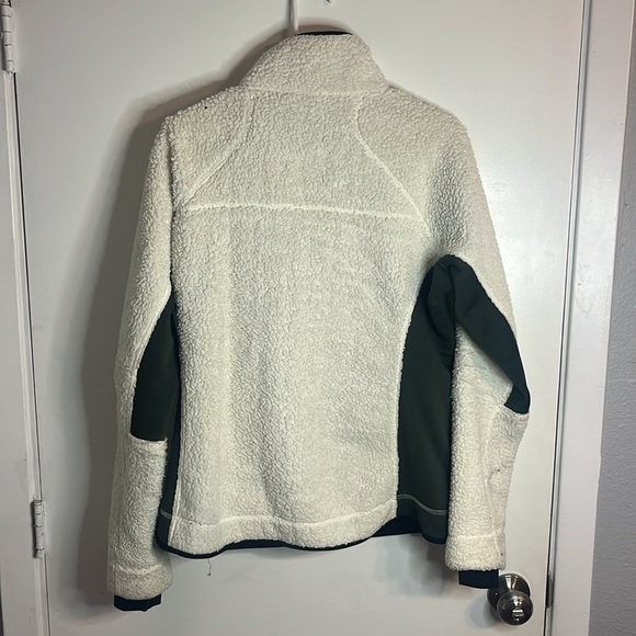 Columbia White Fuzzy Jacket.  XL - Picture 3 of 3